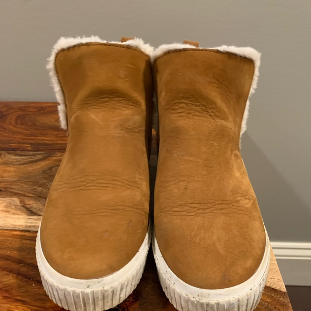 Low, fur lined timberland boots